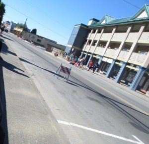 Not a big crowd but it's spread through several areas of town. The route starts at Joyce Avenue (by the Safeway) and comes down the hill by Willingdon Beach and then down Marine.